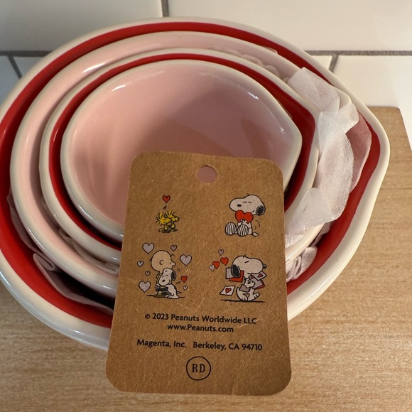 Rae Dunn X Snoopy Valentines Measuring Cups - Picture 2 of 2